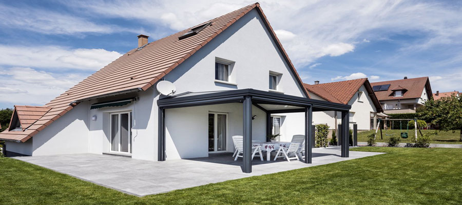 Pergola bioclimatique adossée ou autoportée